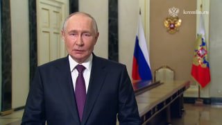 "Наши отношения достигли беспрецедентного уровня"Владимир Путин обратился к гражданам КНР накануне официального визита в Пекин. Президент сказал, что рад снова приехать по приглашению Си Цзиньпина, и напомнил: 25 лет назад Россия и Китай подписали договор 