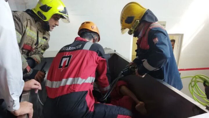 The death of a 22-year-old worker Mashhadi in the mixer of the factory for sausages and sausages
