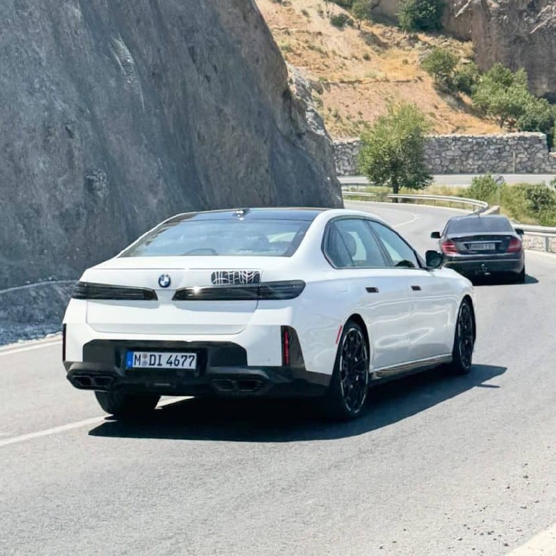 🚗💥 «Новый гигант на горизонте»Сегодня в моде – заводская фотосессия, а не табл