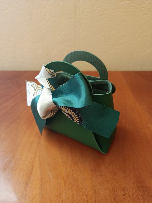 Продаются: мини-сумочка и косметичка