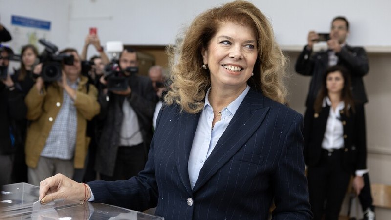 בבחירות לנשיאות שנערכו בבולגריה, על פי סקרי יציאה, הגיעה ראשונה הנשיאה הנוכחית איליאנה יוטובה, והבחירות צפו…