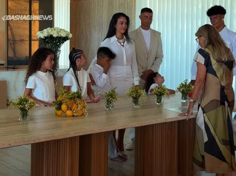 هتریک - مزدک میرزایی: 🗣 کریستیانو : آشنایی من با جورجینا؟ در فروشگاه پشتم به او بود ، وقتی برگشتم نگاه ما به هم برخورد کرد و آن یک لحظه رویایی