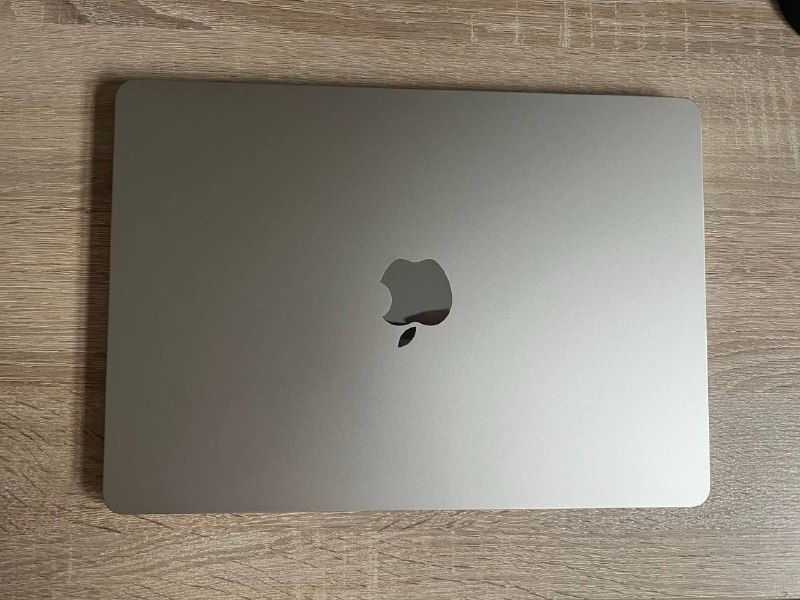 MacBook Air M2 серебристый 2022 года — фото 1