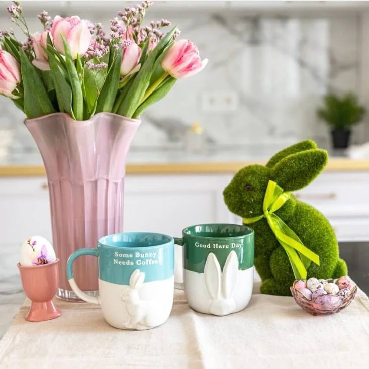 Милые кружки Coffee for Bunny с кроликами украшает двухцветный ручной окрас, объемный кроличий декор и позитивная надпись. На голубой кружке написа... - изображение 1 - coffee, bunny, милые