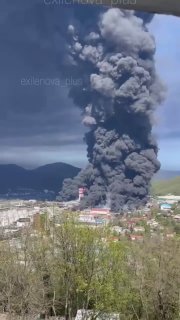 В Туапсинском муниципальном округе введен режим ЧС регионального уровня, сообщает оперштаб.Глава МЧС прибыл в Краснодарский край, чтобы проконтролировать тушение пожара на НПЗ в Туапсе, передает пресс-служба ведомства.___________________📱 Туапсе снова бомб