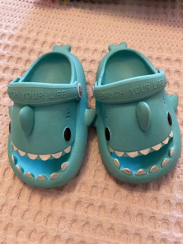 Продам кроксы и сандали все по 10 лари — фото 1