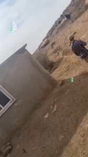מתנחלים תוקפים אנשים בבתיהם בח'רבת אל-ח'ראבה, מזרחית לעיירה אל-סמו, דרומית לחברון.