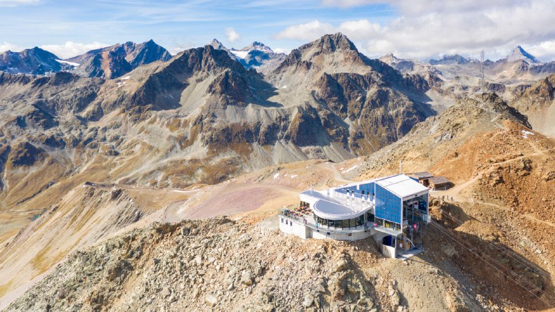 Taking it from the topCable car station on Piz Nair mountain, Graubünden, Switzerland (© Roberto Moiola/Alamy)