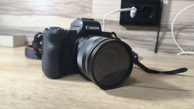 Описание: продам фотоаппарат canon m50 пробег маленький, в комплекте два объектива, 2 акб, зарядка и... - фотография - 1