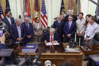 Трамп собирается заключить договор с Ираном сегодня, в день своего 80-летияМирное соглашение между США и Ираном будет подписано сегодня, 14 июня. Об этом объявил американский лидер Дональд Трамп в своей соцсети Truth Social.⚪️ Подробности сделки. По словам