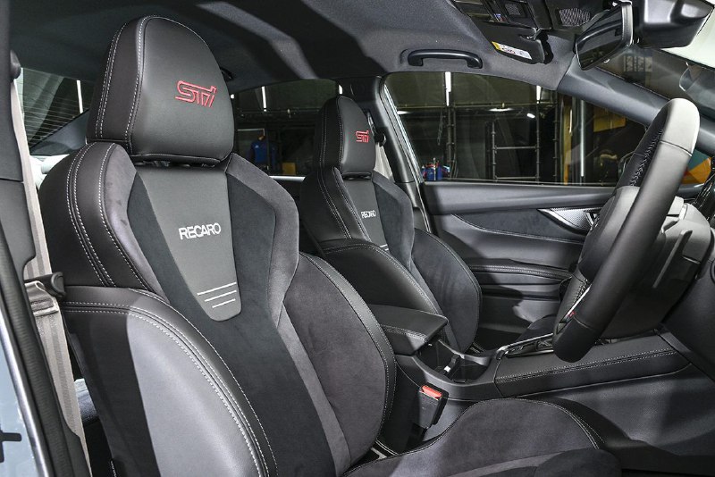 В Японии представили спортивную версию седана Subaru WRX 4