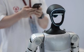 Госдума приняла закон о «суверенном ИИ». Разработчикам придется подтверждать, что их модели соответствуют «традиционным ценностям» Депутатам Госдумы потребовалось два дня, чтобы принять закон о развитии искусственного интеллекта в России. 7 июля он был при