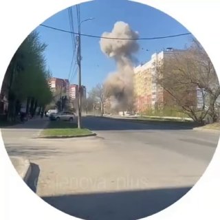 Количество пострадавших от атаки беспилотников в Чебоксарах, по неофициальным данным, выросло до 16 человек, один человек погиб. Официальной информации о погибшем и о количестве пострадавших пока нет.Также сообщается о прилете в еще один жилой дом.