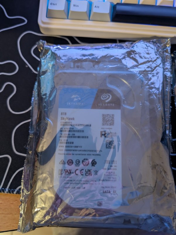 Продаю Seagate SKYHAWK 6TB — фото 1