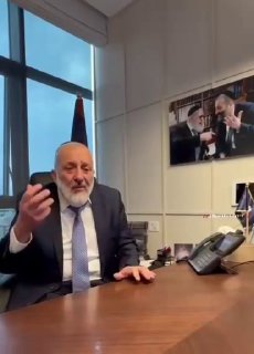 תרגום קודס ראש מפלגת "ש"ס ושותפו הקבוע של נתניהו קורא לתומכי מפלגתו להצביע בבחירות, שלדברי כל הרבנים הן הבח…