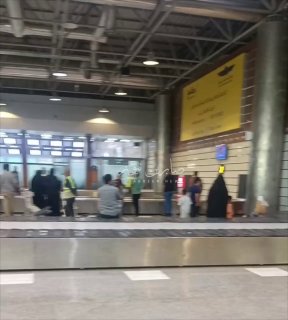 עיכובים וכאוס בנמל התעופה נג'ף; לאחר תקלה במערכת החתמת הדרכונים, המתינו המטיילים יותר מחצי שעה באולם המזווד…