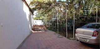 Шикарный участок с большим домом