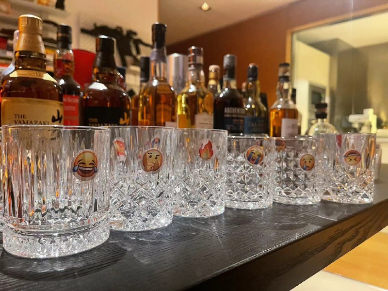 以酒会友，AI x Whisky，感谢@hidecloud @林俊旸 @海辛Hyacinth @Simon阿文 @奥古斯书 @张北汀 @莫妮卡同学 @黄星月stella @PeakJi以酒会友，AI x Whisky，感谢@hidecloud @林俊旸 @海辛Hyacinth @Simon阿文 @奥古斯书 @张北汀 @莫妮卡同学 @黄星月stella @PeakJi