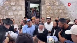 משהד חדש בהוצאת אתרי מתנחלים מהסתערות על קבר יוסף ממזרח לשכם, בליווי רבני המיליציות המתנחלות, חברי הכנסת הצ…