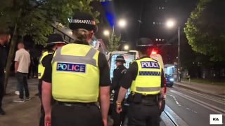 🇺🇸 Why do they scream the same thing over and over and over?British guy and his Antifa girlfriend were protesting Fourth of July in #Washington DC.Surge Philly reporter tries to ask them some questions and she naturally freaks out and melts down. Then the cops side with the protesters and tell him to leave them alone.Follow us -> LiveLeak