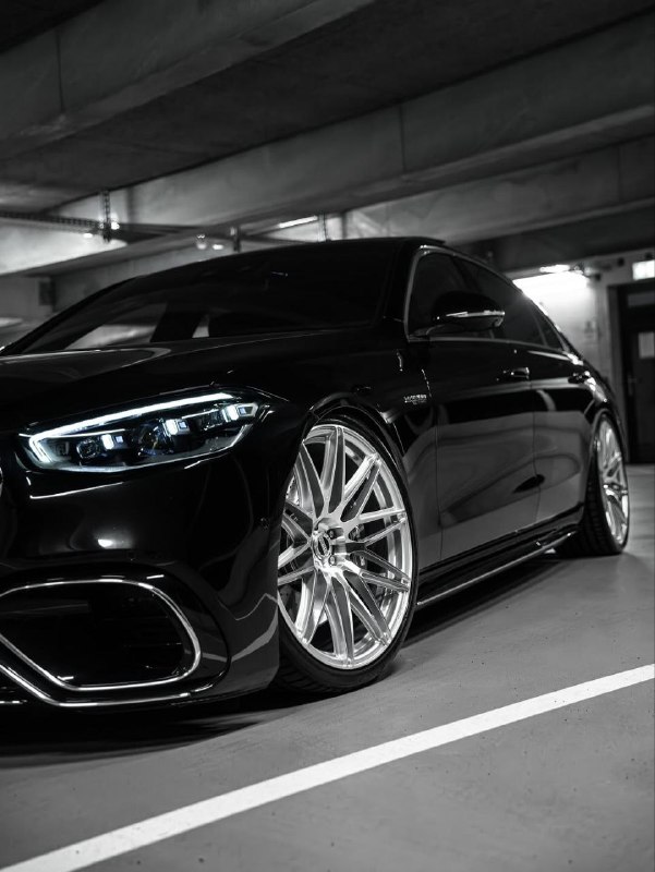 2.6-ton Black Beast S63 E AMG 805 HP V8 BITURBO Hybrid 4.0-L 0-100 km/h 3.3 sec 5