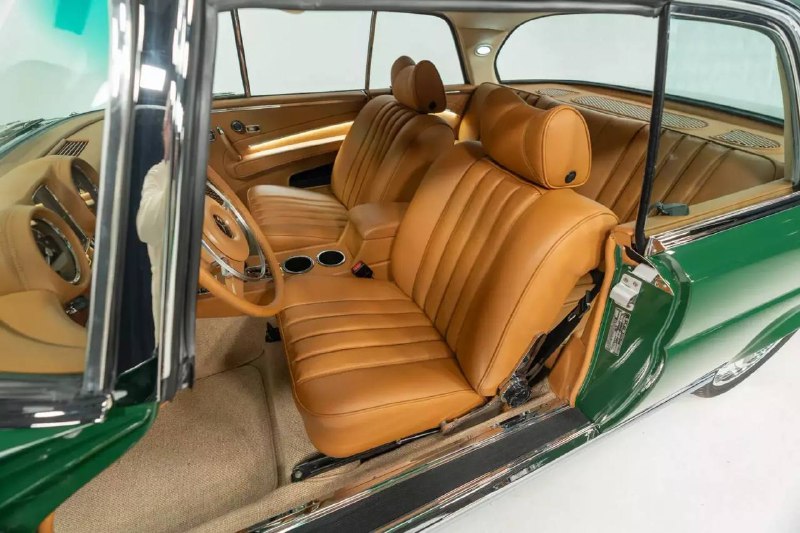 Отреставрированный Mercedes-Benz 280SE превратили в самый быстрый такой седан в истории. 4