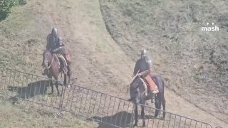 "Монголы Русь захватывают, а пацаны курят" — орда ордой, а перекур по расписанию. Богатыри немного утомились от ига на историческом фестивале в Рязани.Дмитрий Донской табак❗ Не грузятся фото и видео? Читайте нас в MAX