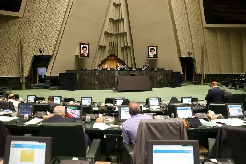 عصر ایران: یک وکیل دادگستری عنوان کرد:مصوبه مقابله با نفوذ خارجی و جاسوسی میتواند آزادیهای فردی و علمی را محدود کند🔹ظاهر برخی عبا