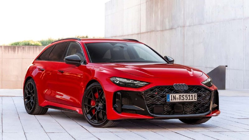 Audi официально представила новую RS5 B10 — сразу в двух кузовах: седан и универсал. Под капотом 2,9 10