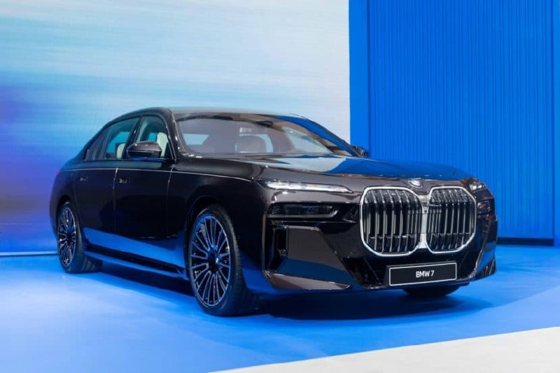 В Busan Mobility Show BMW привезла «последний привет» уходящему 7 Series: лимити