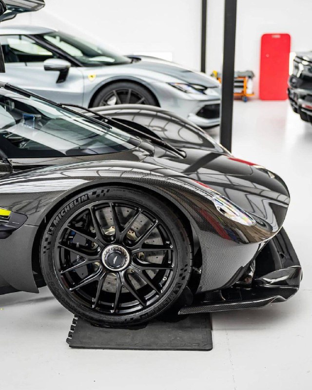 Aston Martin Valkyrie 7
