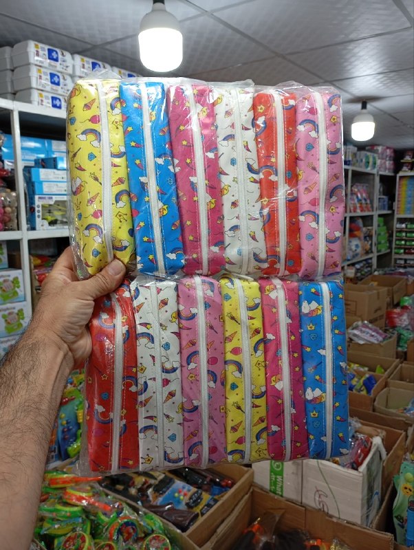 پخش عمده اسباب بازی ایرانی و خارجی ارج تویز arjtoys: 🌺جامدادی طرح گرد🌺 تعداد در بسته ۱۲ عدد🌺۴۵۰۰۰تومان