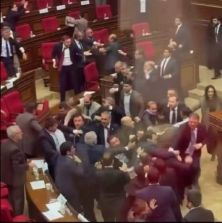 גיטריסט "מערכת של למטה" דרון מלקיאן פרסם מאבק בפרלמנט הארמני, והכסה עליו את הרכב הלהקה. "מעולם לא הייתי כל…