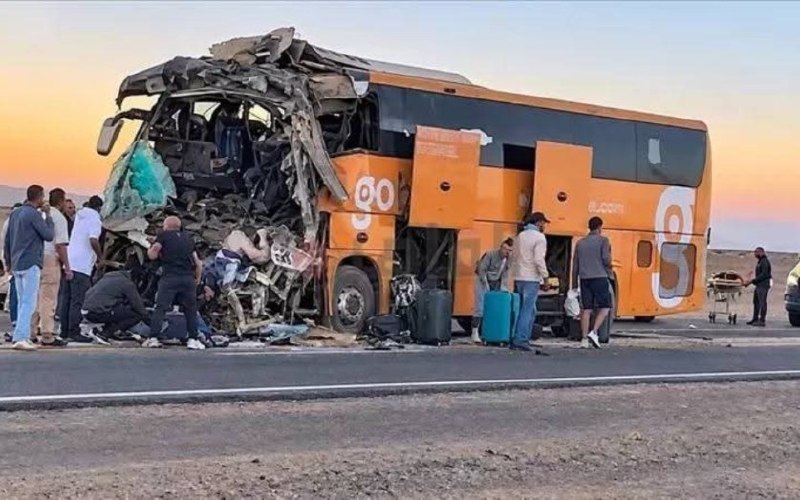 אוטובוס תיירים התנגש במשאית במצרים. שלושה נהרגו ועוד 25 נפצעו, בהם שלושה אזרחים רוסים.