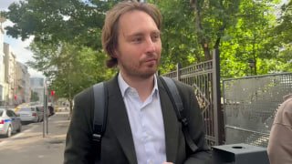⚡️ «Задержанных сегодня много». Глава московского «Яблока» рассказал о трех группах задержанных у Верховного суда молодых людях и навестил их в ОВДГлава московского «Яблока» Кирилл Гончаров вернулся из ОВД «Арбат», где навещал задержанных сегодня у здания 