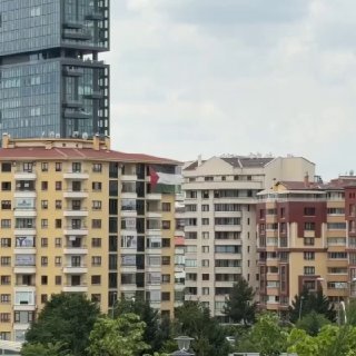 דגל פלסטין מתנופף מול ביתו של טראמפ באנקרה
