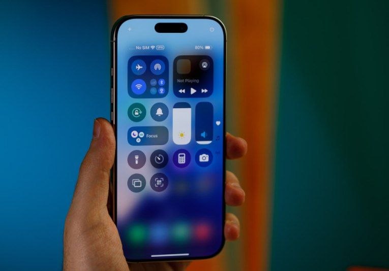 صفحه اقتصاد: 🔸قیمت آیفون ۱۸ پرو و آیفون ۱۸ پرو مکس پیش از رونمایی لو رفت🔹قیمت iPhone 18 Pro و iPhone 18 Pro Max با جهشی ۱۰ تا ۲۰ درصد