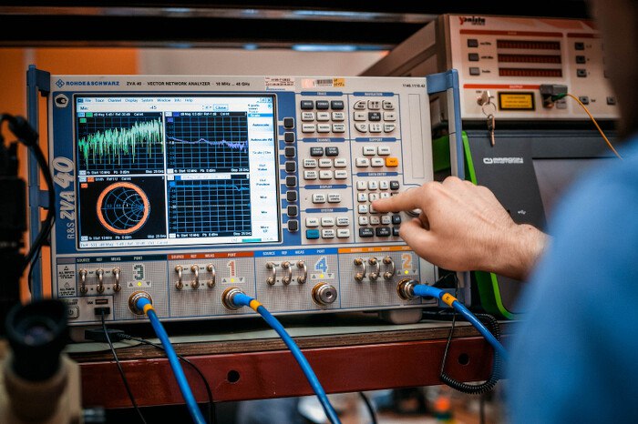 Россия и Китай создали новый электронный компонент для ИИ-процессоров - CNews