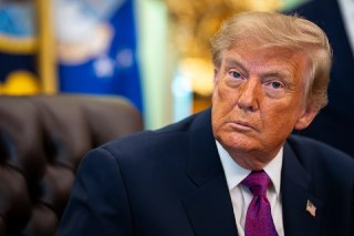 Трамп объявил об «исторической» сделке с Венесуэлой. США получат контроль над 65 млрд баррелей нефтиСША заключили соглашение с Венесуэлой о контроле над более чем 65 млрд баррелей ее доказанных запасов нефти. Об этом объявил президент США Дональд Трамп, со