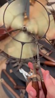 A mechanical hand fan that operates without electricity, widely used during the late 19th and early 20th centuries. Science and facts💡