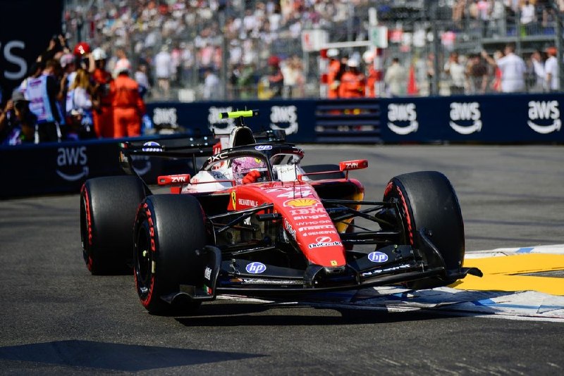 Неужели первая победа Хэмилтона за Ferrari уже совсем рядом? По данным иностранных СМИ, Льюис сам го 4