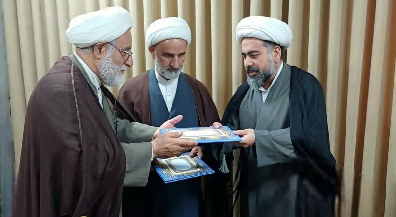 خبرگزاری حوزه: 🔹 مدیران جدید مدارس علمیه رسالت و رضویه قم معرفی شدند◻️ در مراسمی حججاسلام سلمان حسین زاده و هادی صدیق به عنوان مدیران