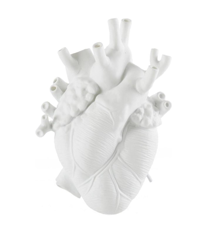 Решила собрать для вас ссылки на новогодние подарки, которые у меня уже есть, а вам могут быть актуальны 1. Шуба для собаки Pet Object (Мартин не любит одежду, но родительская китайская хохлатая будет в восторге, поэтому передарю)2. Постельное белье Delo, самое крутое, что все продается отдельно и можно взять 2 пододеяльника.  У нас есть и розовое, и бежевое. Мои самые  любимые комплекты. Пододеяльник/ наволочки/простынь3. Пижама очень классная и приятная к телу. Носим, любим.4. Галстук  Walk of shame.5. Фартук от Glumkimberly6. Шпилька в волосы розы  Hairpinmt. Наконец у меня отросли волосы и можно сделать пучок с этой шпилькой из серебра.7. Скульптура Жажа 8. Бокалы Seletti (этот бренд покупала в цветном, этот сайт не проверен мной) 9. Ваза в форме сердцаРешила собрать для вас ссылки на новогодние подарки, которые у меня уже есть, а вам могут быть актуальны 1. Шуба для собаки Pet Object (Мартин не любит одежду, но родительская китайская хохлатая будет в восторге, поэтому передарю)2. Постельное белье Delo, самое крутое, что все продается отдельно и можно взять 2 пододеяльника.  У нас есть и розовое, и бежевое. Мои самые  любимые комплекты. Пододеяльник/ наволочки/простынь3. Пижама очень классная и приятная к телу. Носим, любим.4. Галстук  Walk of shame.5. Фартук от Glumkimberly6. Шпилька в волосы розы  Hairpinmt. Наконец у меня отросли волосы и можно сделать пучок с этой шпилькой из серебра.7. Скульптура Жажа 8. Бокалы Seletti (этот бренд покупала в цветном, этот сайт не проверен мной) 9. Ваза в форме сердца