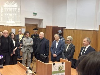 Суд лишил трех юристов адвокатского статуса из-за того, что они проживают за границейХамовнический суд Москвы лишил адвокатского статуса юристов Алексея Басистова, Дмитрия Проводина и Юлия Тая, ранее входивших в бюро «Бартолиус». Решение было принято на ос
