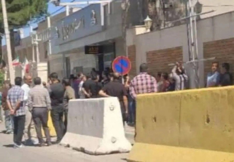 ندای زنان ایران: دوشنبه ۱۶ شهریور ۱۴۰۵تجمع اعتراضی کارگران «پویا نخ» ایلام: بیش از یک سال است بیکاریمجمعی از کارگران کارخانه «پویا نخ» ای