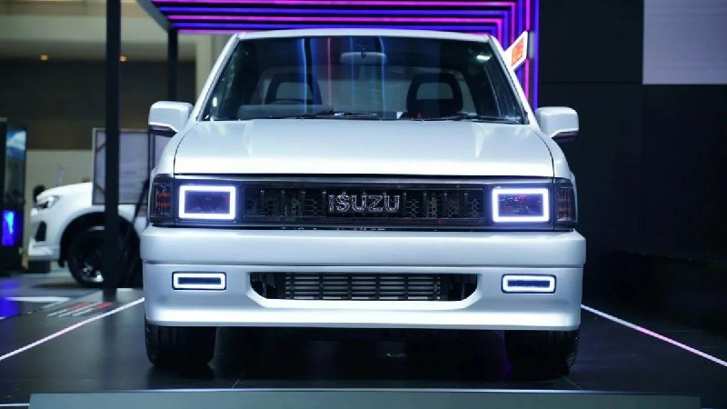 Компания Isuzu представила стильный рестомод Dragon MaxНа автомобильной выставке