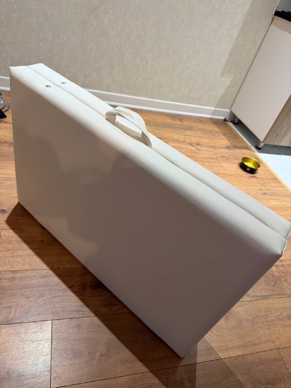 Продается кушетка массажная/ для мастеров ресниц/ тату