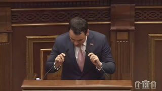 1 2 3 נבנה מבנה שלא יאפשר ל"חוזה האקלים" לנצח: נארק קראפטיאן מדבר באסיפה הלאומית בתוך שעה של הצהרות, ראש ה"…