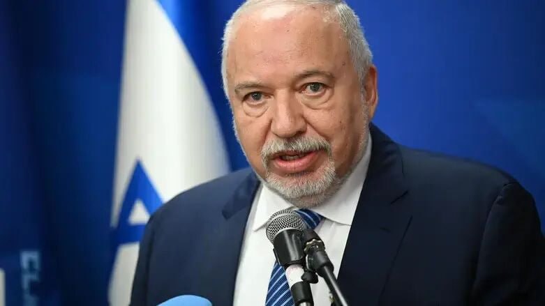 🔸 ערוץ הטלוויזיה של ישראל שבע: "אביגדור ליברמן", שר המלחמה לשעבר של ישראל, אמר כי נתניהו מבקש להסיט את דעת…