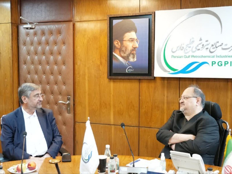 آخرین خبر لرستان: طرحهای صنعتی جدیدی برای لرستان در دست بررسی است محمد شریعتمداری؛ مدیرعامل گروه صنایع پتروشیمی خلیج فارس در نشست با استا